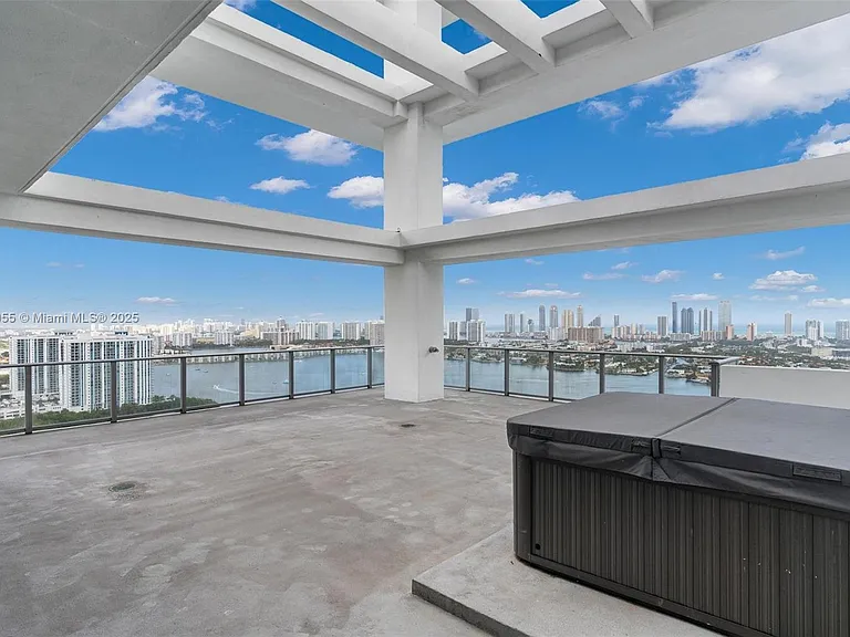 16385 Biscayne Blvd #4 — Photo 47