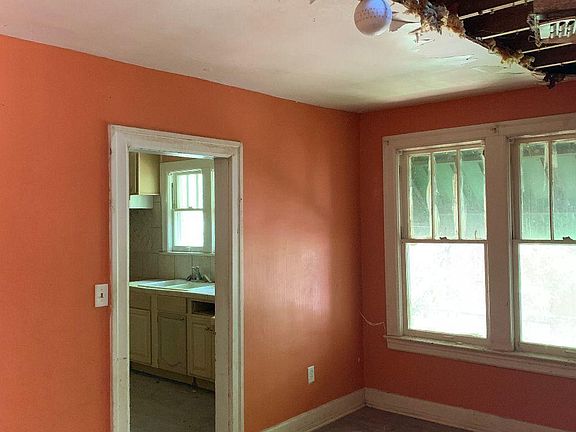 4th image of 577 E 58th St