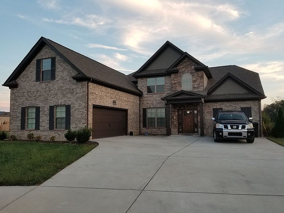 Courtyard style driveway