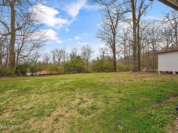 5th image of 983 W Lane Rd