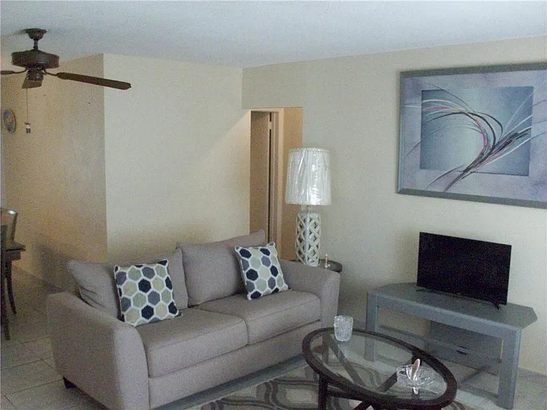 5039 NW 42nd St — Photo 7