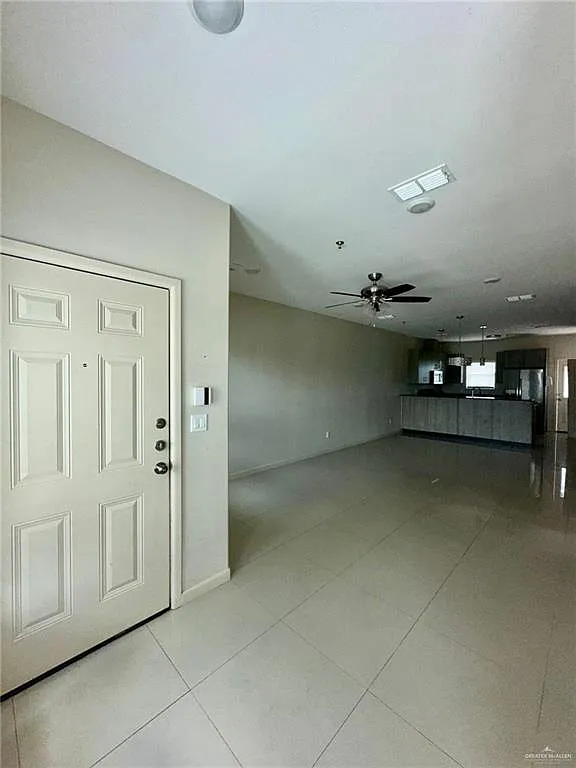 3 bed, 2.5 bath, 1469 sqft, $1,450 — Photo 2