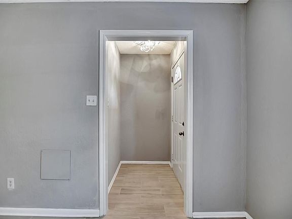 2nd image of 625 E Coombs St APT A