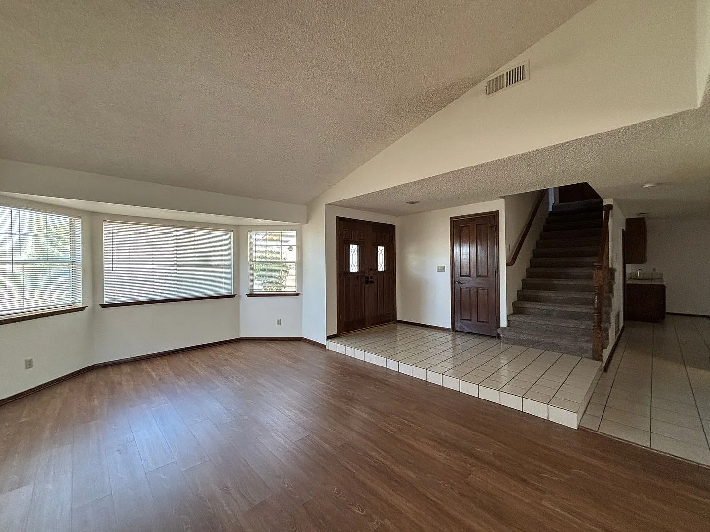 West Lancaster home — Photo 3
