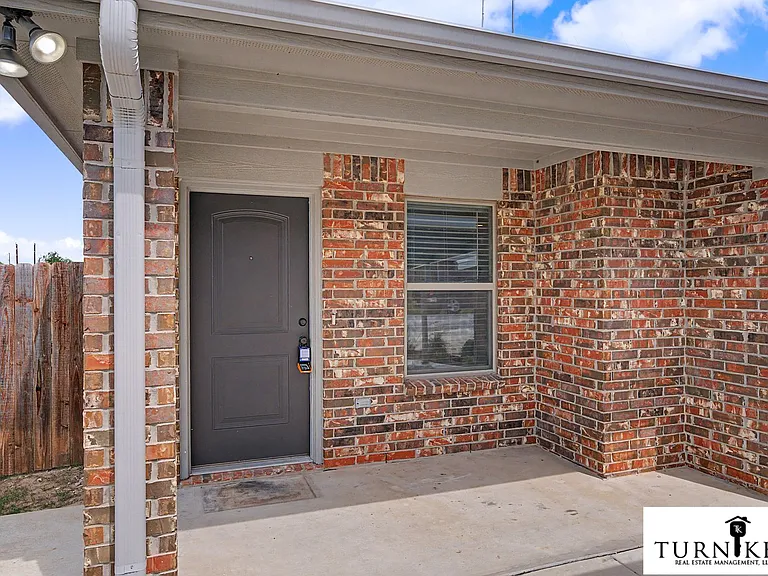 158-160 Crossbow Ct — Photo 14
