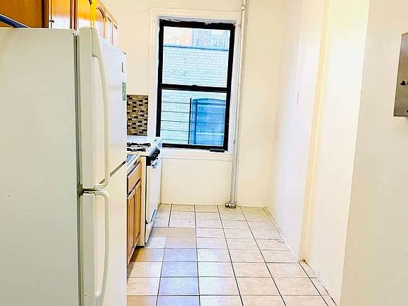 2nd image of 1685 Morris Ave APT 6