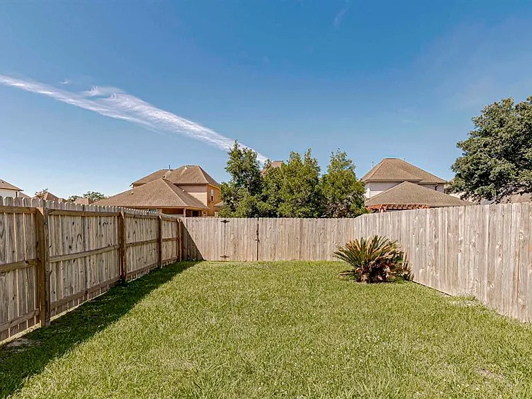 18163 Pinehurst Dr — Photo 17