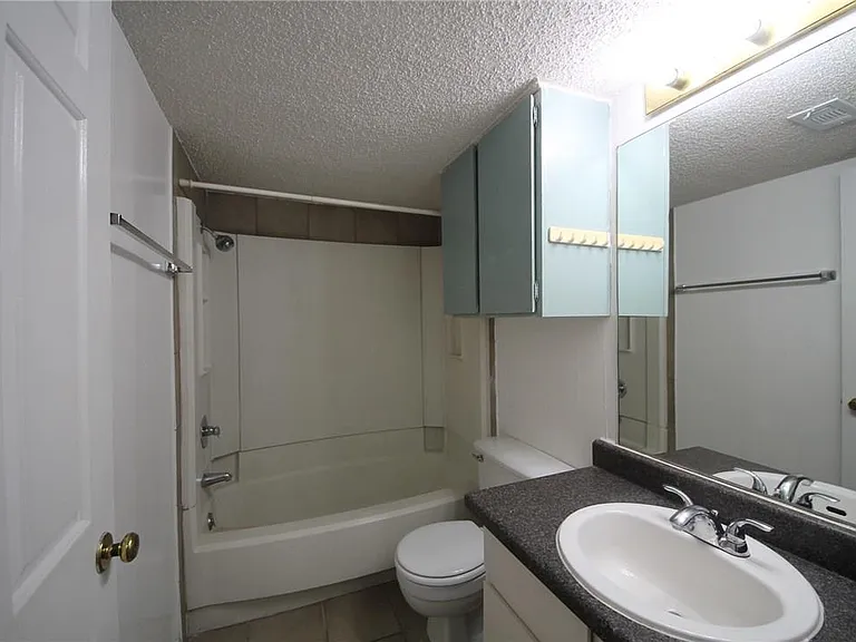 2401 Leon St #200 — Photo 9