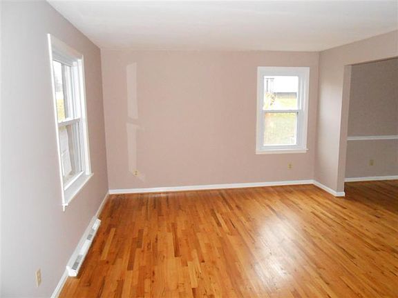 2nd image of 5711 Shady Hollow Ln