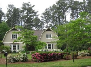 395 Robin Ct, Roswell, GA 30076