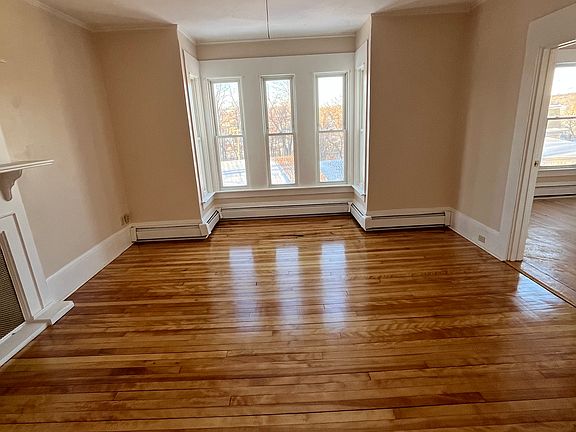 2nd image of 8-10 Beacon St #2
