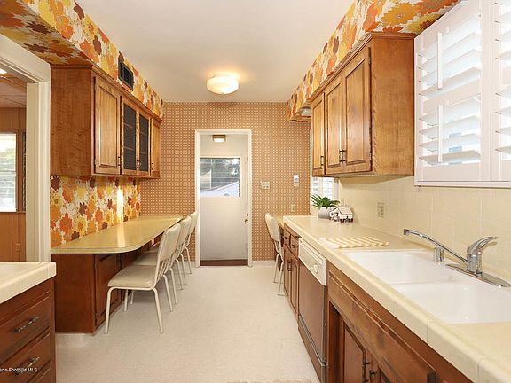 5th image of 3246 Brookhill St