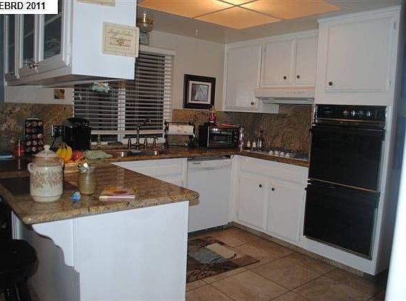 3rd image of 3751 Roundhill Dr
