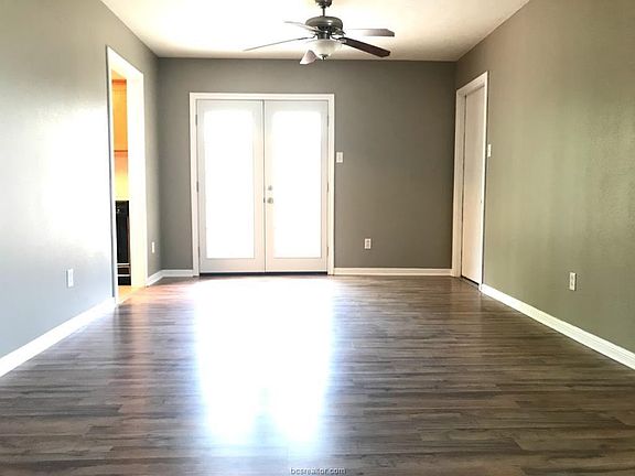 3rd image of 824 Azalea Ct