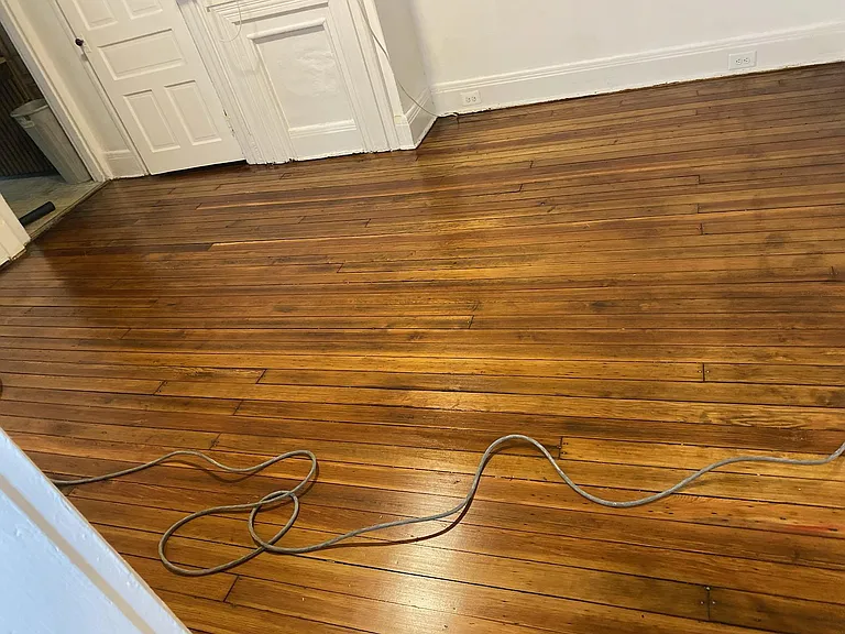 320 Hancock St — Photo 3