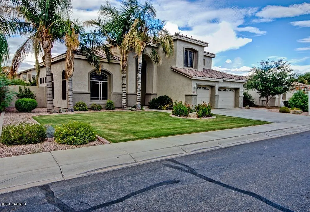 Building Photo - 642 W Raven Dr