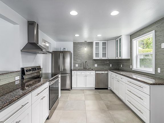 5th image of 6713 N Lynwood St