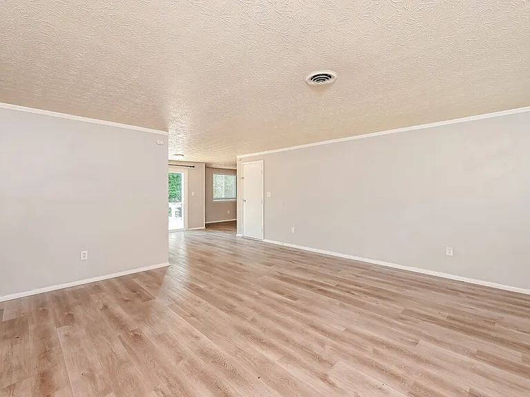 1860 Suwanee Ridge Ct — Photo 3