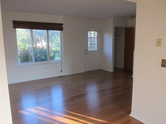 4th image of 163 Sheffield Dr