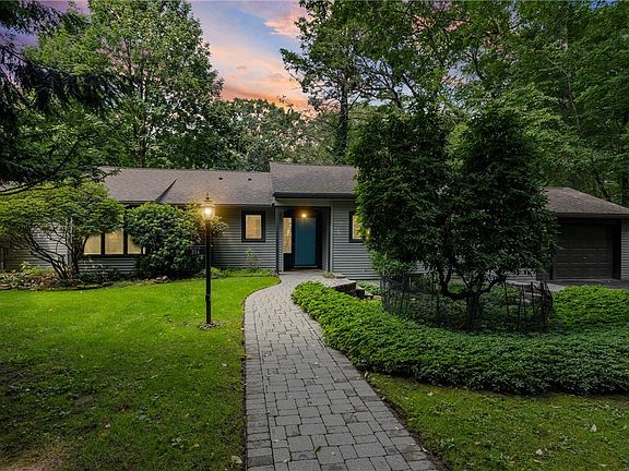 2nd image of 354 Oakridge Dr