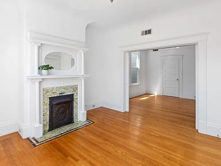 846 York St — Photo 11