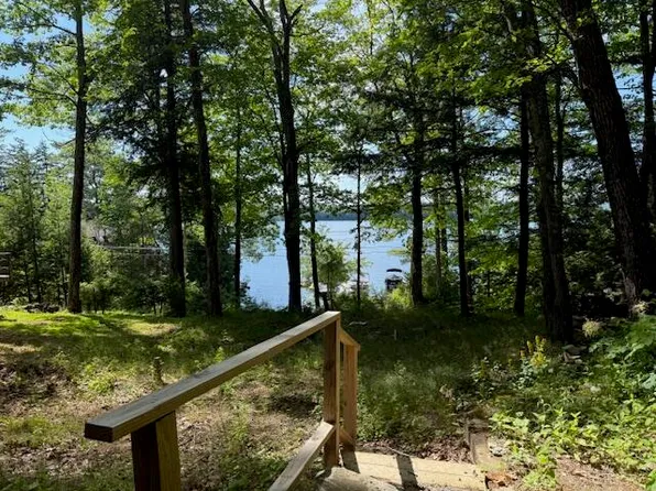 15 Savages Path, Manchester, ME 04351