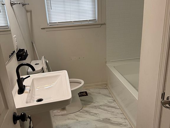 4th image of 4865 Hampshire Ave #T2