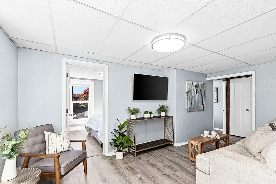 432 North 7th Avenue East, Unit Upper 2BR/1BA Unit 2 — Photo 3
