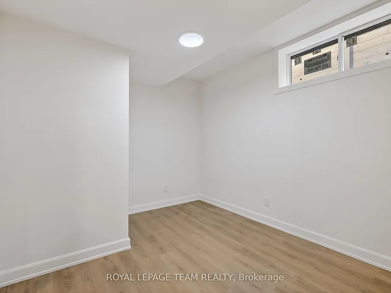 608 Tweedsmuir Ave #B — Photo 11