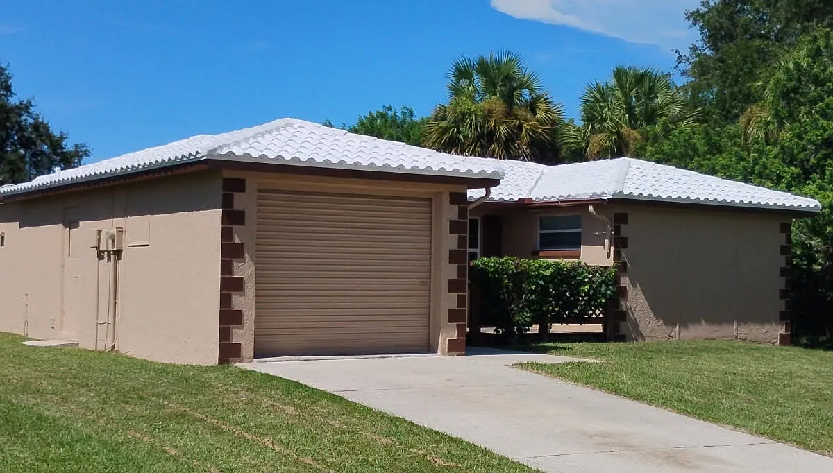 3 bed, 1344 sqft, $1,895 — Photo 1