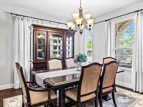 4th image of 917 Yarwood Way