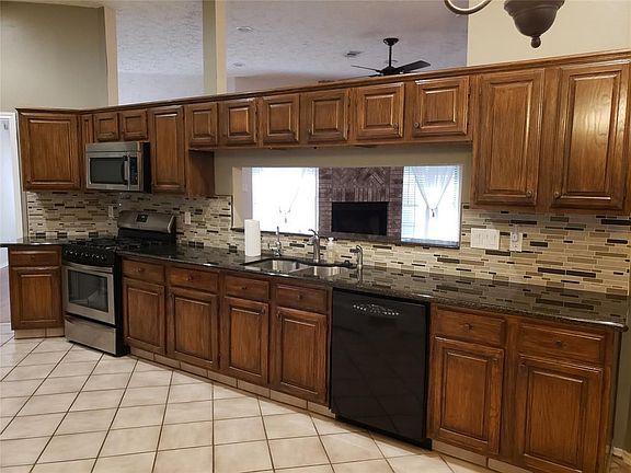 5th image of 18123 Lake Bend Dr