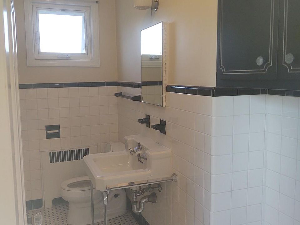 2nd image of 50 Maple St