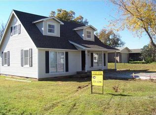 1907 W Arizona Ave, Chickasha, OK 73018