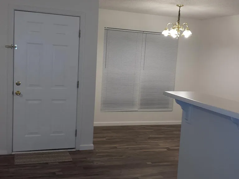 137 Rockyreef Cir — Photo 6