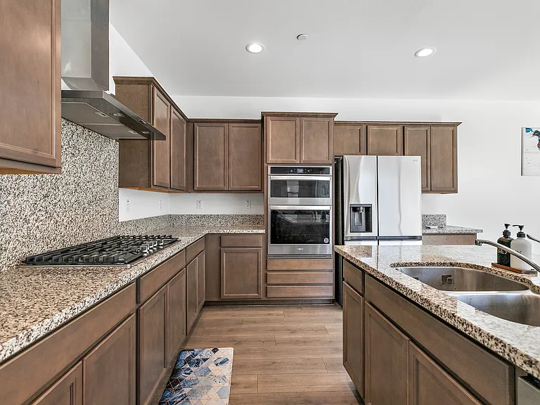 4551 Highland Ave — Photo 12