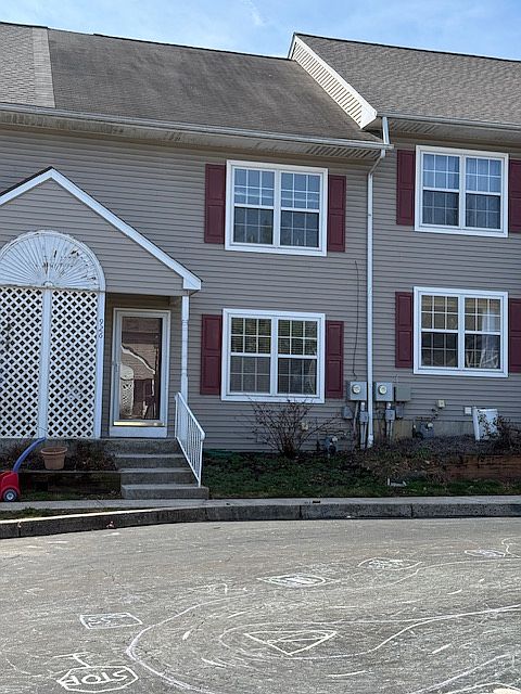 1st image of 926 Woodlawn Ave