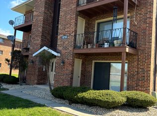 15734 Lake Dr #1, Oak Forest, IL 60452