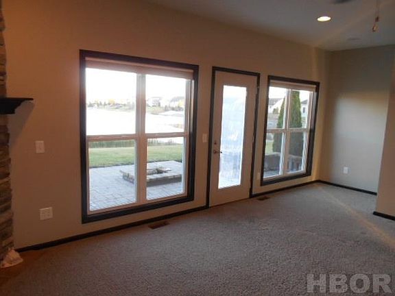 5th image of 321 Winter Pine Dr