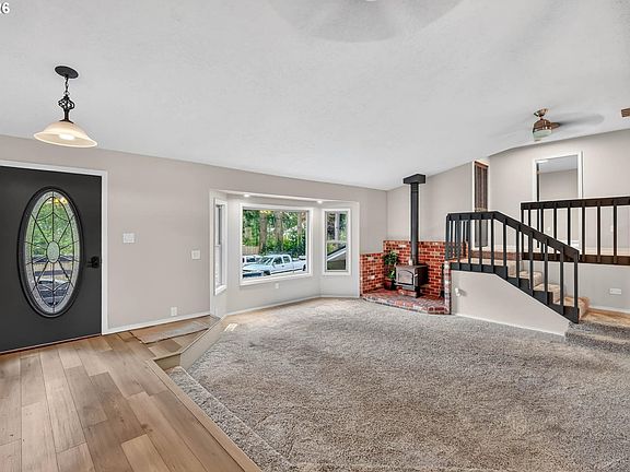 5th image of 2608 NE 53rd St