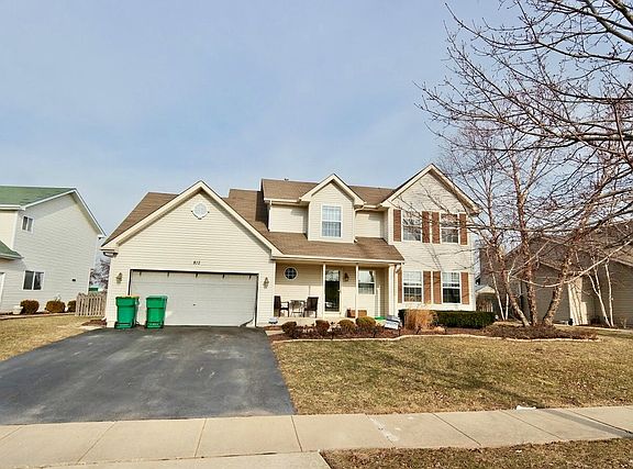 3rd image of 812 Shorewood Dr