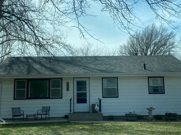 206 N 4th St, Pleasant Dale, NE 68423