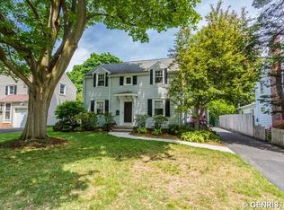 40 Knoll Top Dr, Rochester, NY 14610