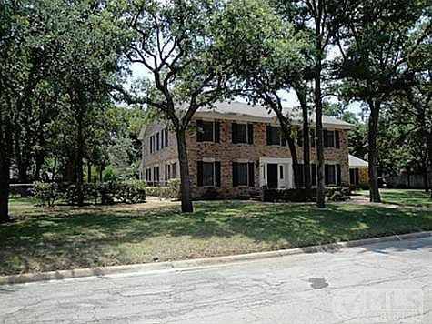 3rd image of 2906 N Murco Dr