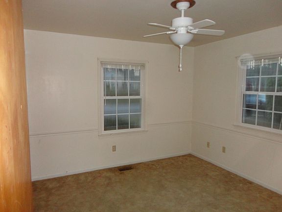 3rd image of 21 Lee Ave