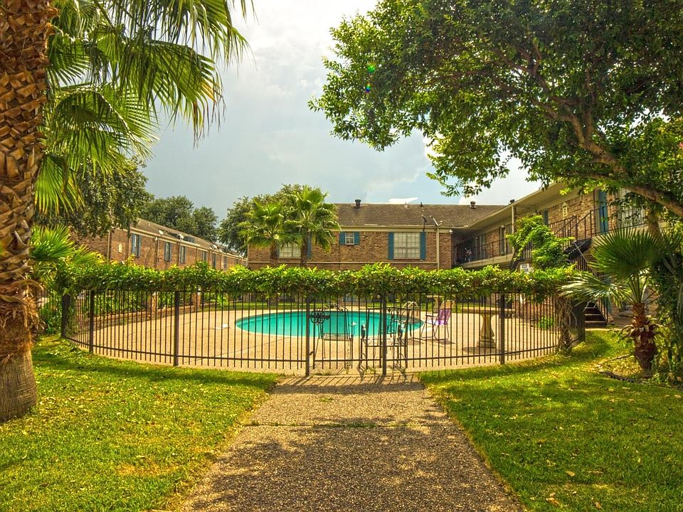 1st image of 5805 Edgemoor Dr #11