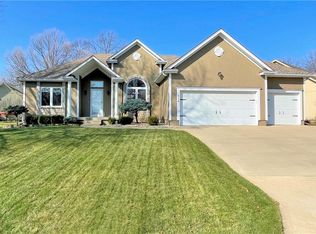 512 SW Hoke Ln, Lees Summit, MO 64081