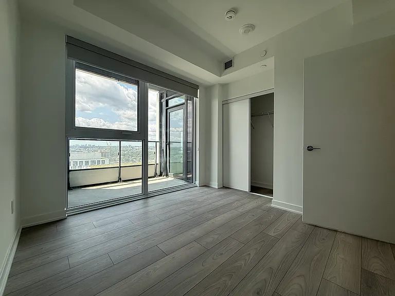 1007 The Queensway #1409 — Photo 9