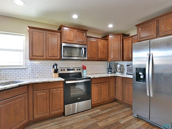 4th image of 121 Crest Pointe Dr