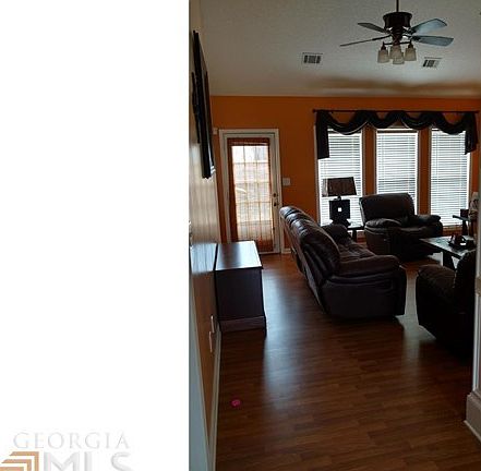3rd image of 133 River Park Cir